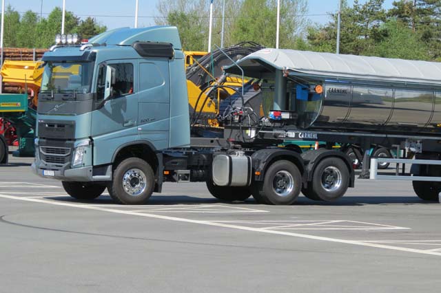 Una novedad es que ahora Volvo Trucks ofrece sistema de elevación también para eje motriz.